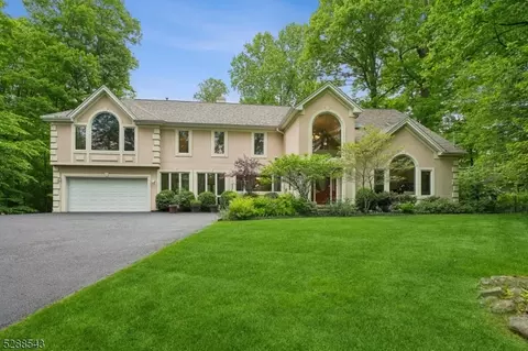 373 Emerson Ln, Berkeley Heights, NJ 07922