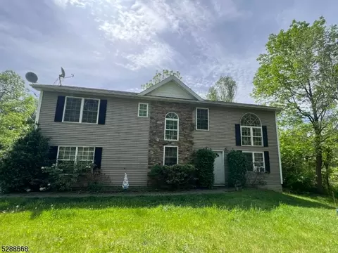 2 Basswood Dr, Sussex, NJ 07461