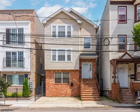 216 Bergen St #2, Newark, NJ 07103