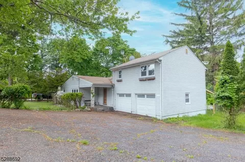 789 Alps Rd, Wayne, NJ 07470