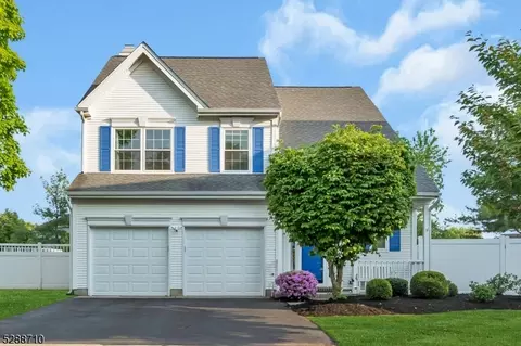 15 Marco Polo Ct, Franklin Twp, NJ 08823