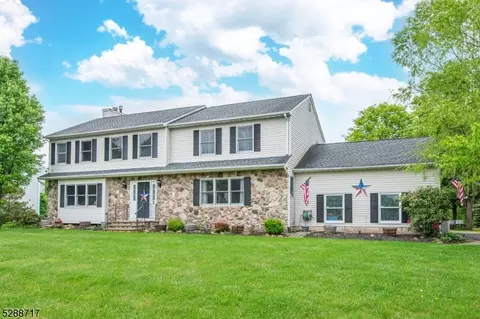 17 Wright Ct, Roxbury Twp, NJ 07876 photo 2
