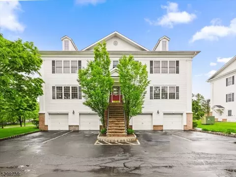 105 Hawthorne Ave, Park Ridge, NJ 07656