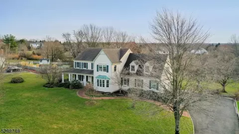 25 Edgewood Dr, Montgomery, NJ 08502