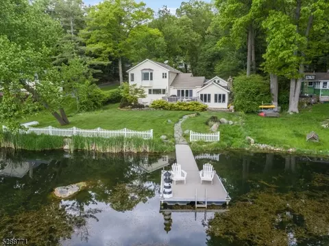 22 N Shore Trl, Sparta, NJ 07871