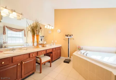 Bath - 4 Red Maple Ln, Flanders, NJ 07836 photo 1 of 1