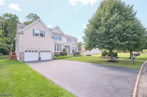 Exterior - 4 Red Maple Ln, Flanders, NJ 07836 photo 2 of 3