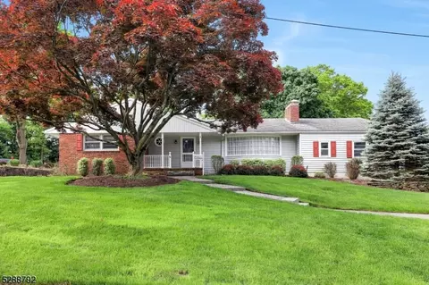 30 Heights Rd, Midland Park, NJ 07432