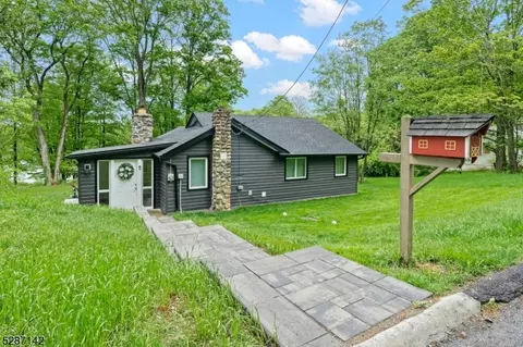 5 Woodland Trl, Sparta, NJ 07871