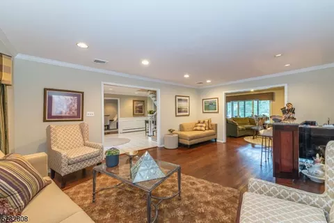 5 Lemans Pl, Montville Twp, NJ 07058