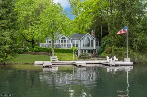 150 Lake End Rd, Rockaway Twp, NJ 07435