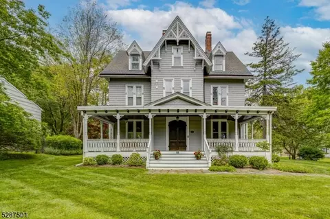 60 N Martine Ave, Fanwood, NJ 07023