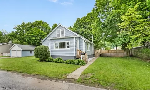37 N Clark St, Ogdensburg, NJ 07439
