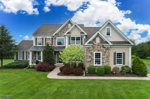 4 Deats Dr, Flemington, NJ 08822 photo 2