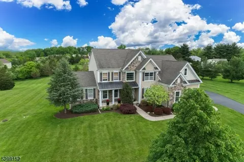 4 Deats Dr, Flemington, NJ 08822