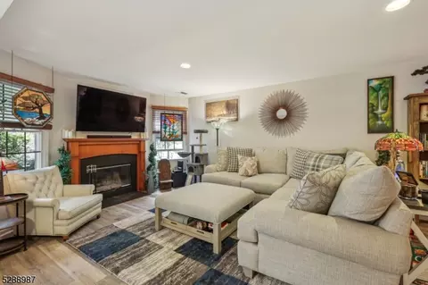 35 Amethyst Ln #35, Paterson, NJ 07501