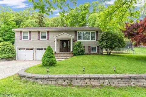 15 Woodside Dr, Rockaway, NJ 07866