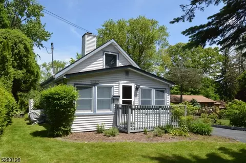 14 Pine St, Mount Olive, NJ 07828