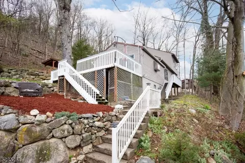 240 Skyline Lake Dr, Ringwood, NJ 07456