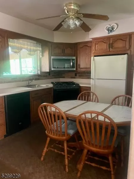 5 Lawrence Dr, Hackettstown, NJ 07840 photo 4