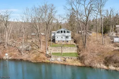 106 Poplar Grove Ter, West Milford, NJ 07480