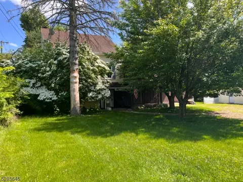 51 Edge Rd, Alpha, NJ 08865