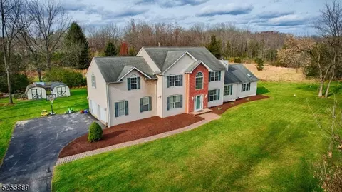 1 Green Tree Dr, Green Twp, NJ 07821