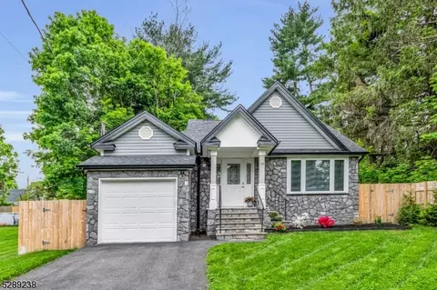 16 Manor House Rd, Mount Olive, NJ 07828