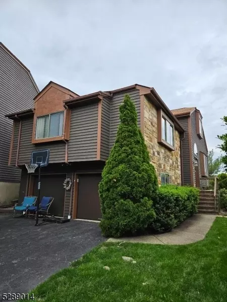 54 Hickory Hill Ct, Rockaway, NJ 07866