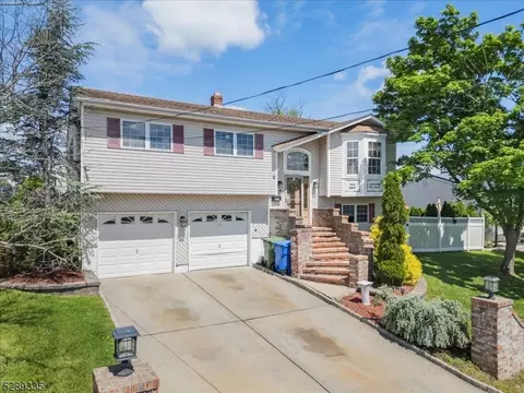 669 Gornik Dr, Perth Amboy, NJ 08861