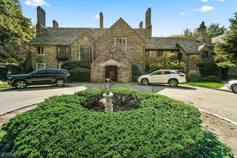 1 Byrne Ln #11, Tenafly, NJ 07670