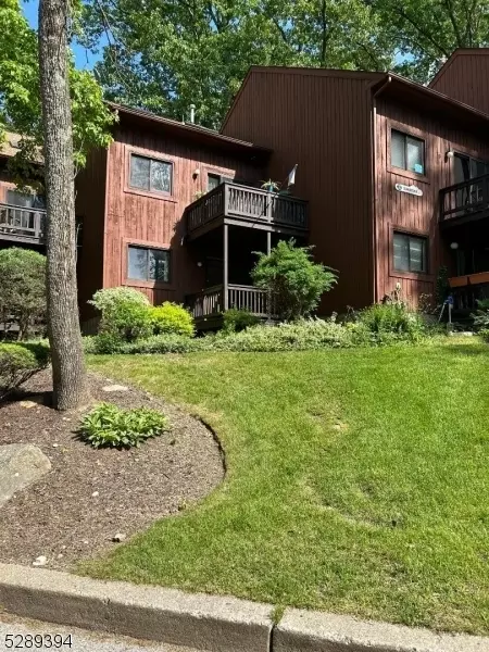2 Gunstock Dr #5, Vernon, NJ 07462
