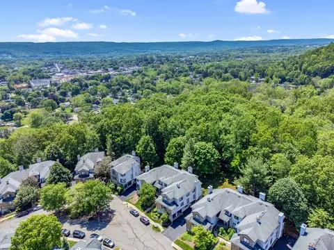 76 Overlook Dr, Hackettstown, NJ 07840