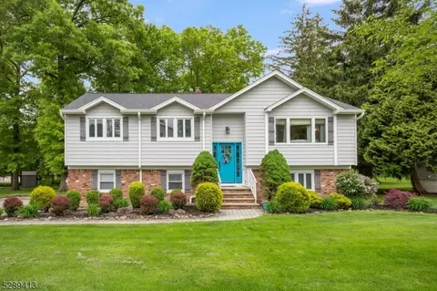 1 Quinlisk Rd, Hanover, NJ 07927