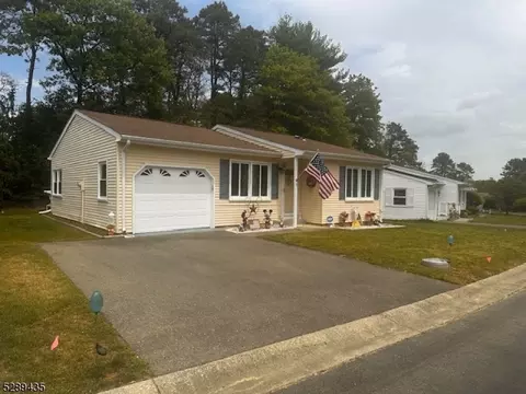 3 Chelsea Dr, Manchester Township, NJ 08759