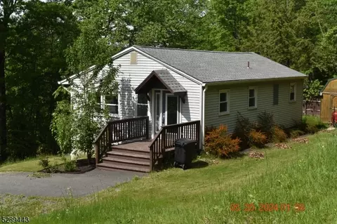 69 E Shore Trl, Sandyston, NJ 07826