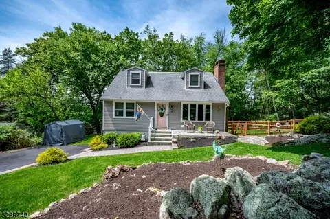 5 Dogwood Dr, Green Twp, NJ 07821