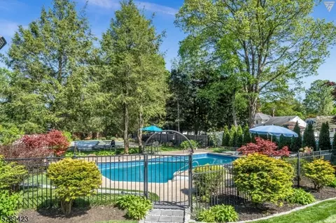 26 Garvey Rd, Wayne, NJ 07470 photo 4