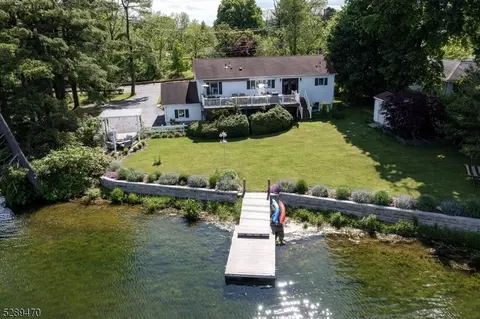 31 Scenic Dr, Green Twp, NJ 07821