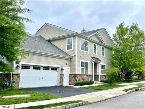 27 Mc Nish Way, Caldwell, NJ 07006