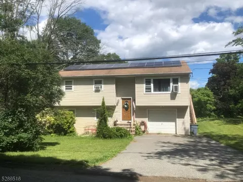 56 Lakeview Dr, West Milford, NJ 07480