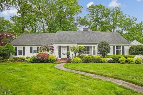 18 Cromwell Dr, Morristown, NJ 07960