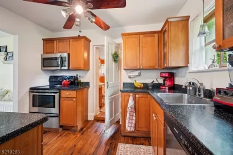 156 Mountain View Rd, Asbury, NJ 08802 photo 17
