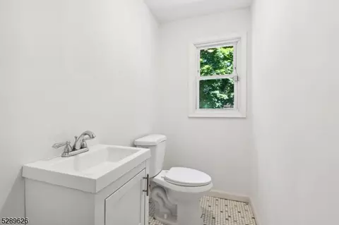 65 Kossuth Pl, Wayne, NJ 07470 photo 18