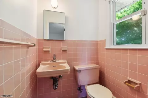 65 Kossuth Pl, Wayne, NJ 07470 photo 17