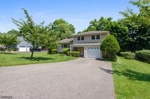 65 Kossuth Pl, Wayne, NJ 07470