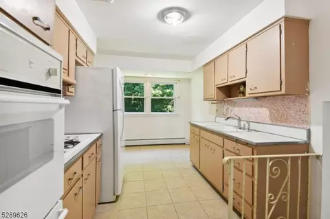 65 Kossuth Pl, Wayne, NJ 07470 photo 10
