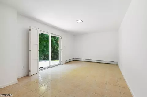 65 Kossuth Pl, Wayne, NJ 07470 photo 8