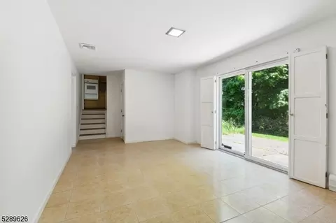 65 Kossuth Pl, Wayne, NJ 07470 photo 9