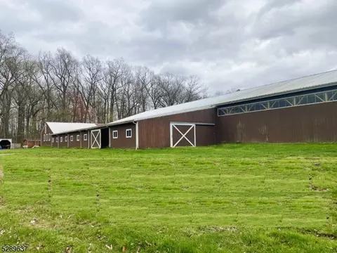 24 Baker Rd, Pittstown, NJ 08867